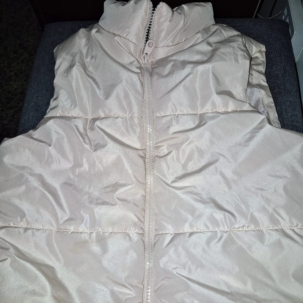 GB Girls Pink Puffer Vest. SZ L